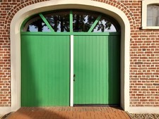 Verkauf Dälentor am Heimathaus , Kunstoffprofile, Isolierglasscheiben, grün,