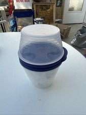 Tupperware Zwei-Geteilt