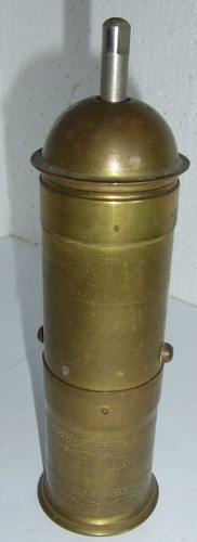 Alte verzierte pfeffermühle - alte,