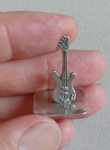 Miniaturgitarre aus 800er