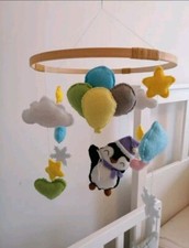 Baby Mobile Pinguin Filz Handarbeit neu Luftballons 