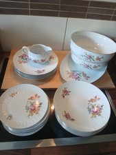 20 x DDR Henneberg Speisegeschirr Teller, Schüsseln, Platte, Kännchen Blumendeko