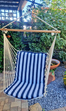 Hängeschaukel Hängesessel Hängesitz Holzgestell blau-weiße Auflage, sehr stabil