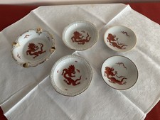 Konvolut mit roten Mingdrachen handgemalten Aschenbecher und 4 kleinen Schalen
