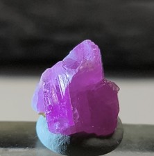 Korund Var. Rubin - kleiner Rohstein, 2,40ct  7,9x7,6x5,3mm, Madagaskar  #2728