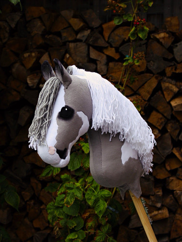 Hobby horse grau weiß - horse, grau/weiß