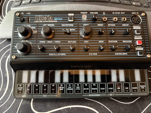 Behringer mini analog - behringer,