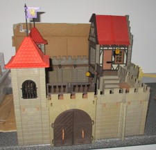 zur Ritterwelt...tolle Ritterburg mit Zubehör...1