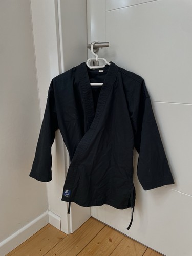 Schwarzer karateanzug jacke - schwarzer,