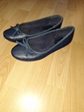 dunkelblaue Ballerinas