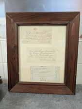 alte gerahmte Schriftstücke