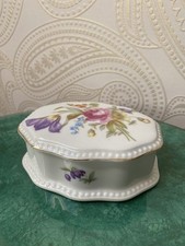 Große Schmuckdose mit Deckel
