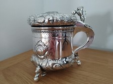 830 Silber Krug Humpen mit Löwen-Füßen und Verzierungen