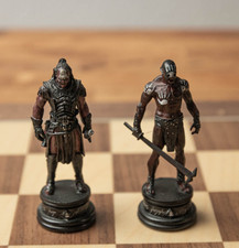 "Herr der Ringe" Schachfiguren Lurtz & Berserker - Handbemalt von Eaglemoss