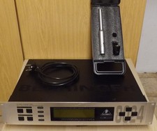 Ultra-curve Pro Model DSP 8024 von Behringer,  Micro ECM 8000 von Behringer