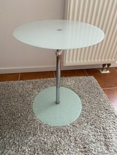 Moderner kleiner Glas Couchtisch in Milchglasoptik, mit Milchglasfuß