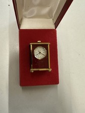 Nepro Miniaturuhren Alarm Swiss-Pat Rotocontact  mit einem roten Kasten