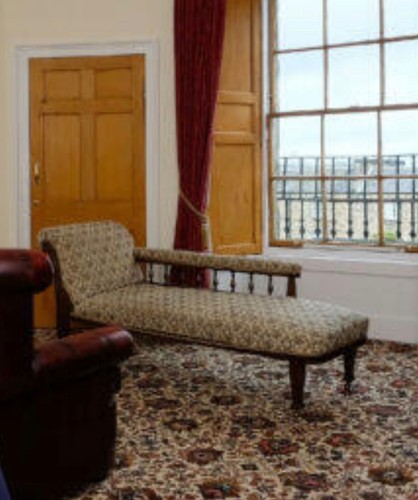 Chaise lounge chair - chaise,
