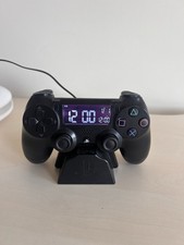 Paladone Offizieller PlayStation PS4 Controller Wecker mit USB Kabel 