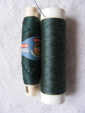 2x Garnrolle Nähgarn Garn alt nähen Konvolut grün MEZ dunkelgrün basteln Oma DIY
