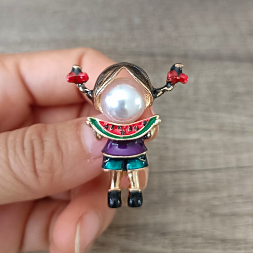 Mädchen brosche aus metall - brosche,