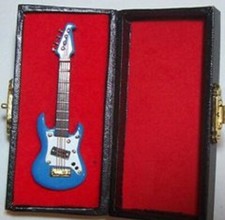 (€ 12,30/VKE) E-Bassgitarre mit Koffer