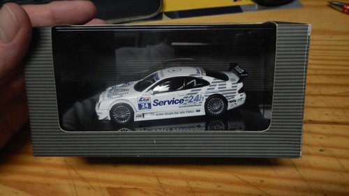 Dealer modell autoart b6 - 1:43,