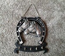 Schlüsselbrett Hufeisen Pferdekopf 5 Haken Kette zum Aufhängen Kunststoff