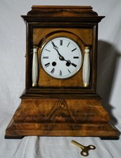 BIEDERMEIERTISCHUHR,NUSSWURZEL