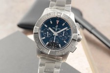 Breitling Avenger B01