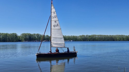 Segelboot mit trailer - segelboot,