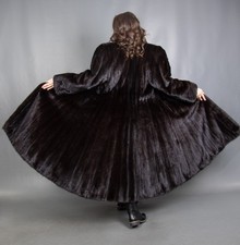 7600 GLAMOURÖSER ECHTER SAGA ROYAL NERZ MANTEL PELZ SWINGER EXTRA LANG WUNDERSCHÖN GR M