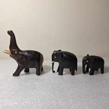 Handgeschnitzte Elefanten