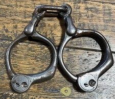 Seltene antike Handschellen