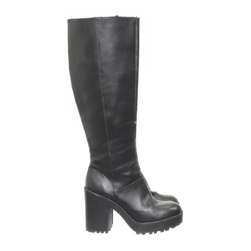 Divided stiefel - divided, by