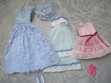 Barbiekleidung: Kleider für Skipper