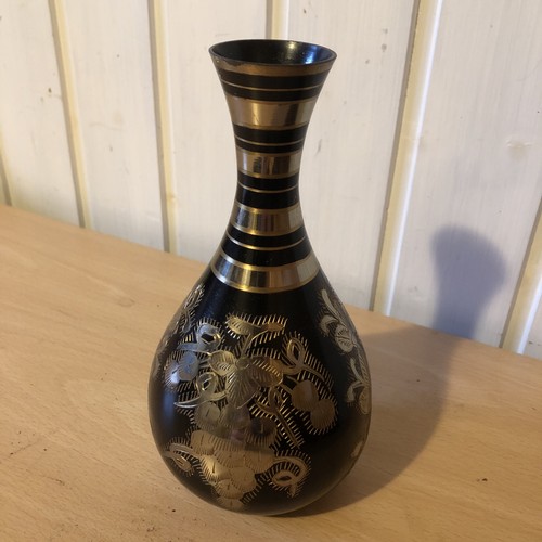 Verzierte metallvase - verzierte,