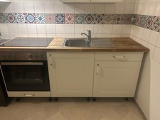 Küchenzeile mit Backofen