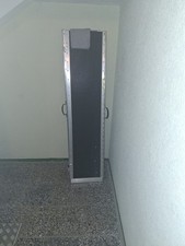 Verkaufe eine Treppenrampe für den Rollstuhlauf- und abstieg. Maße: 72 cm x 3 m.