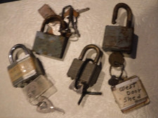 PADLOCKS & KEYS - VINTAGE 4 -