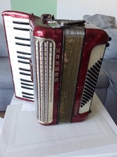 Selbstspielendes Akkordeon zu