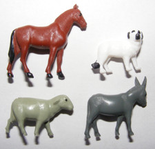 DDR HO Modellbahn Plastik Figuren Bauernhof Schaf Pferd Esel Bernhardiner