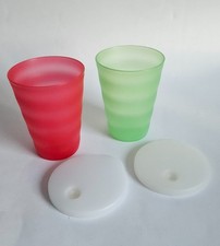 2 Tupperware Junge Welle Becher mit Deckel für Strohhalm