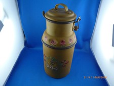 alte kleine Milchkanne aus