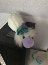 NICI Ente Paula Emma Mütze Schal Plüsch weiß grün lila liegend, Nico weiße Ente