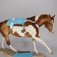 WesternVorderzeug Sattelpad hellblau Breyer Resin Tack 1:9 Modellpferd Zubehör