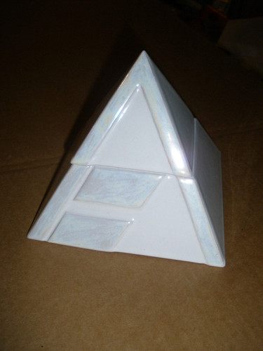 Pyramide und platte - pyramide,
