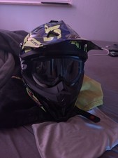 Motorradhelm + 100% Brille
