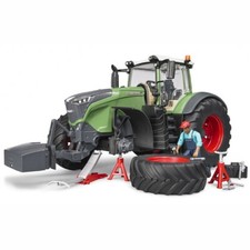 BRUDER 04041 Fendt 1050 Vario mit Mechaniker und Werkstattausstattung