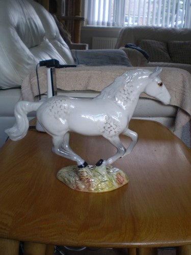 Beswick galoppierendes pferd - galoppierendes,